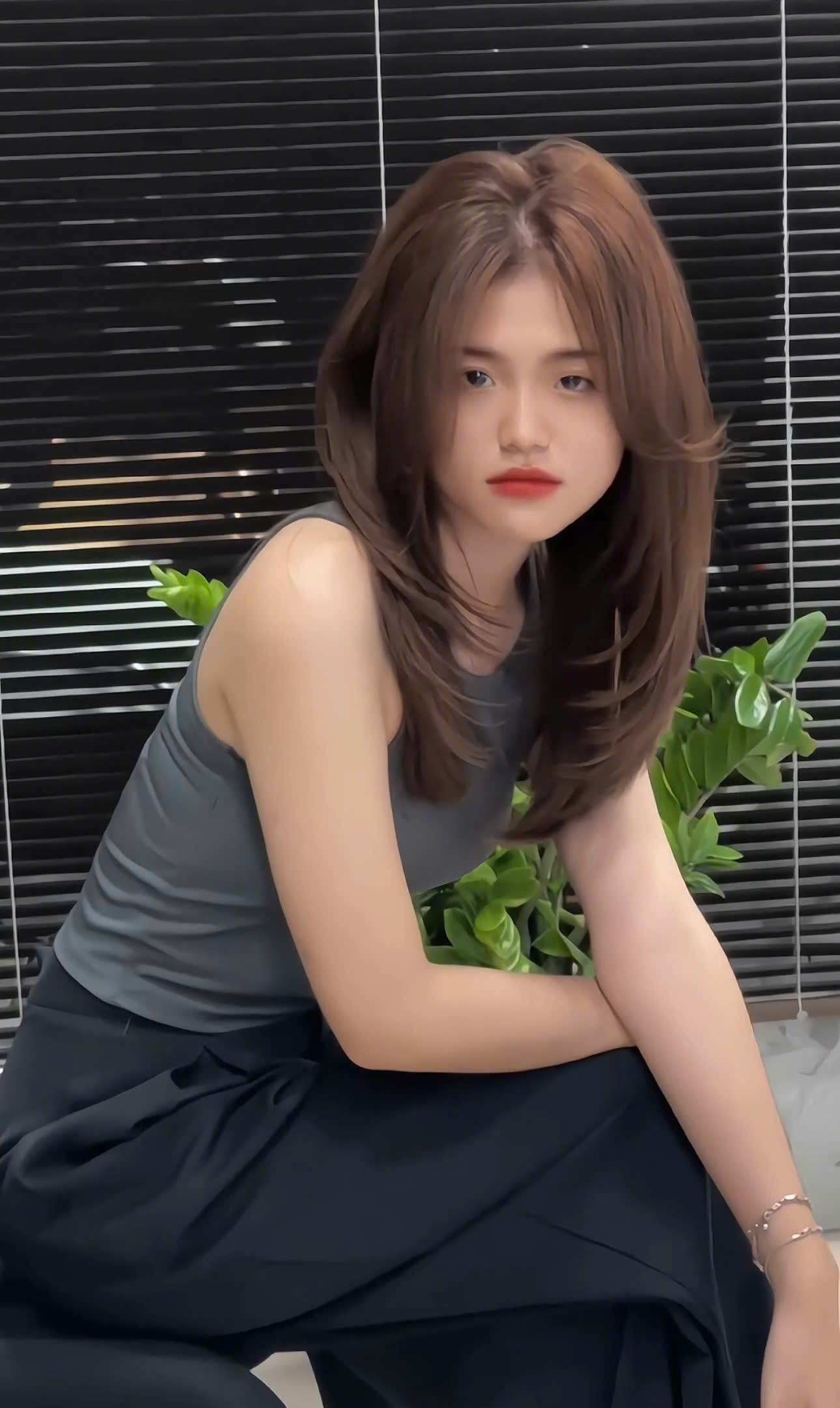 buộc tóc chặt gây rụng tóc - Dark Hair Studio