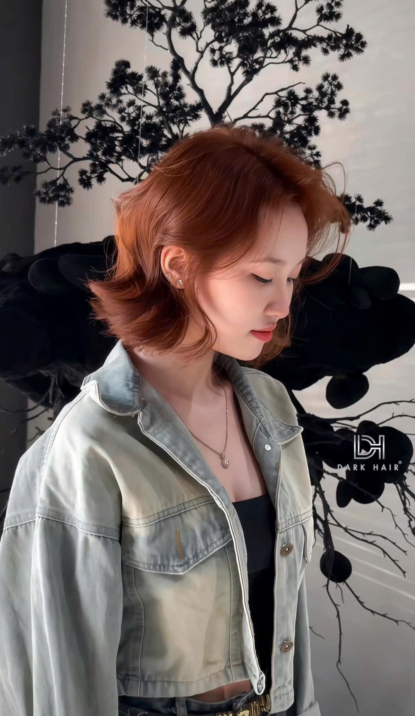 duỗi tóc có hại không - Dark Hair Studio